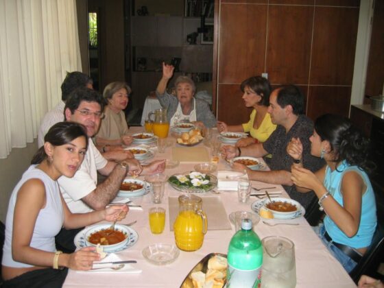 La mesa que construyeron para nosotros La mesa que construyeron para nosotros
